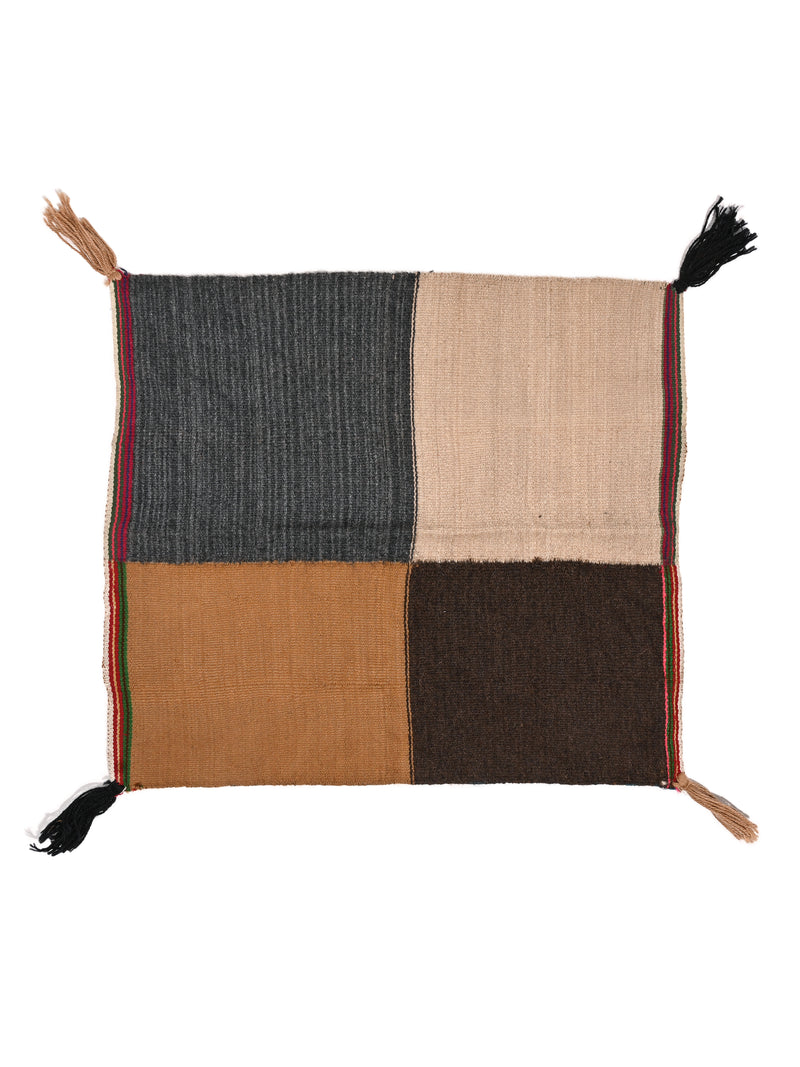 Q'ero Andean Carrying Cloth - Natural - Quarter Design
