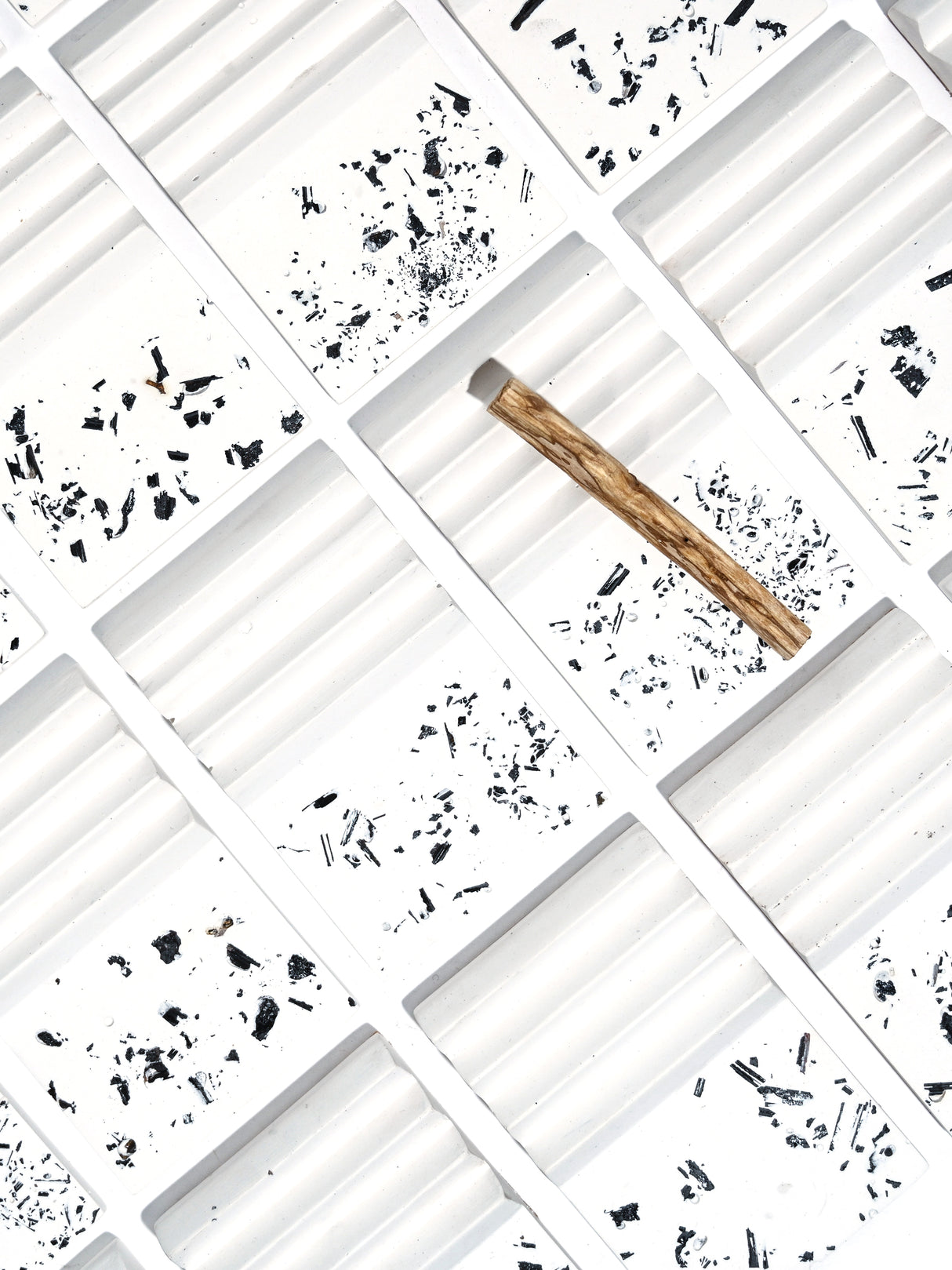 Auk Ma Palo Santo Burner 1 | ib94- White Black Tourmaline