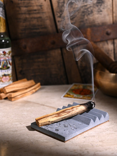 Auk Ma Palo Santo Burner | ib94-Blue Fog Selenite