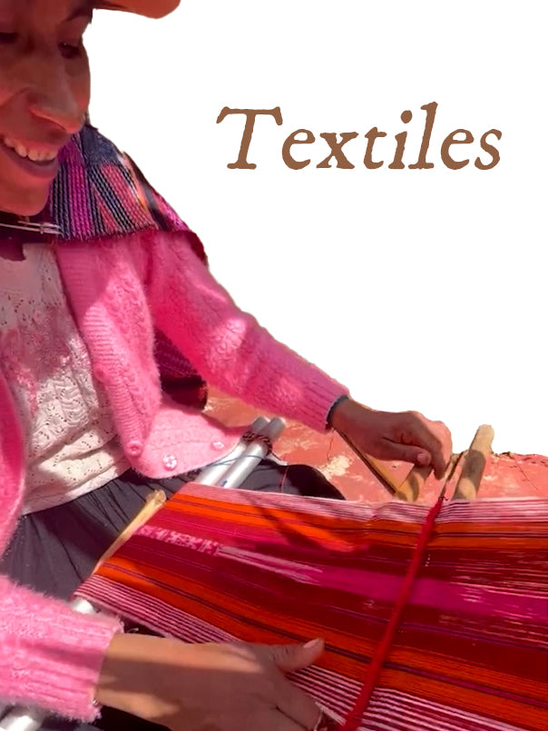 Q'ero Andean Lliklla Mestana Cloth - Inti Video | txm0110