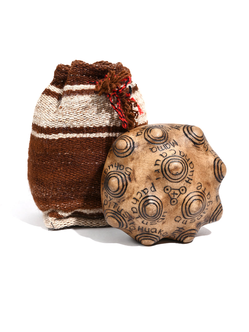 Apus de Doce Tutelary Mountains Carving