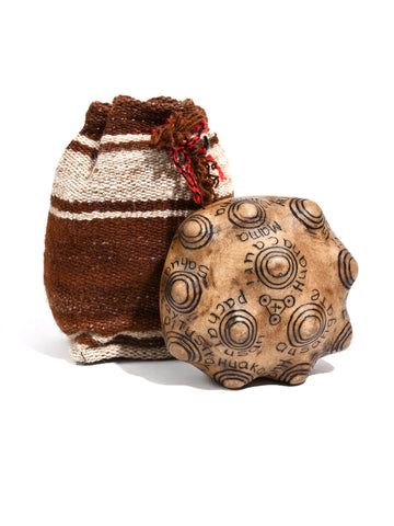 Apus de Doce Tutelary Mountains Carving